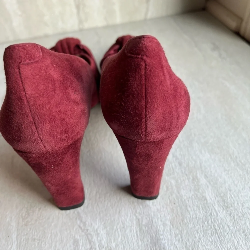 ** Vaneli Suede Pumps with Bow Detail Maroon Pointed Toe size 8